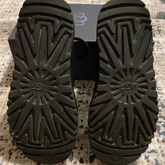 Women’s UGG Neumel size 7 - Picture 4 of 7